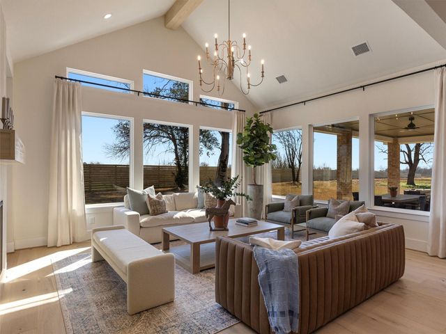 151 Moonlight Drive, Smithville, TX 78957