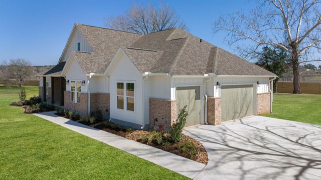 151 Moonlight Drive, Smithville, TX 78957