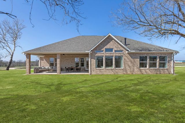 151 Moonlight Drive, Smithville, TX 78957