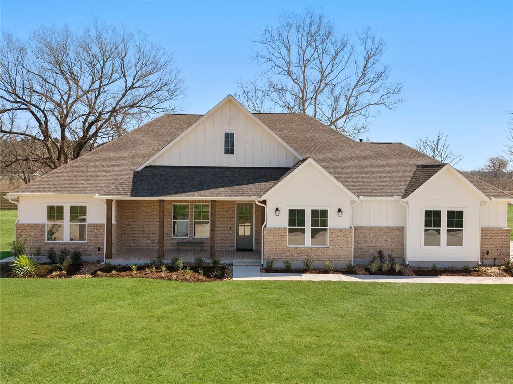 151 Moonlight Drive, Smithville, TX 78957