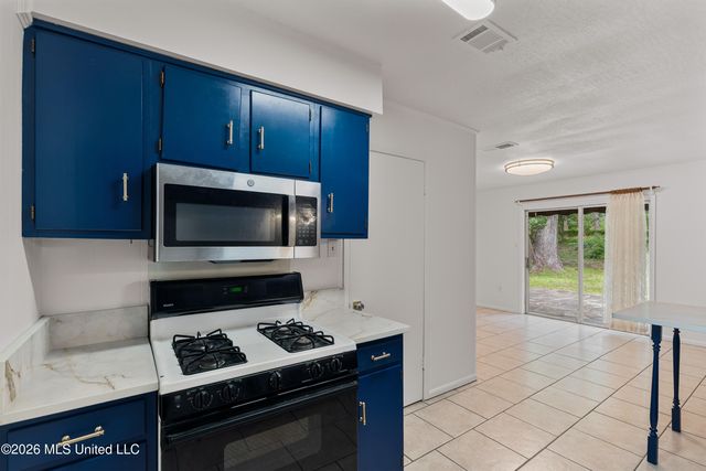 100 Virginia Drive, Hattiesburg, MS 39401