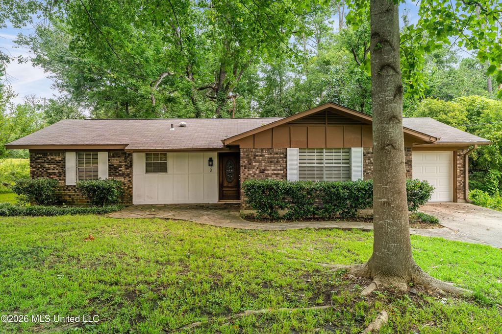 100 Virginia Drive, Hattiesburg, MS 39401