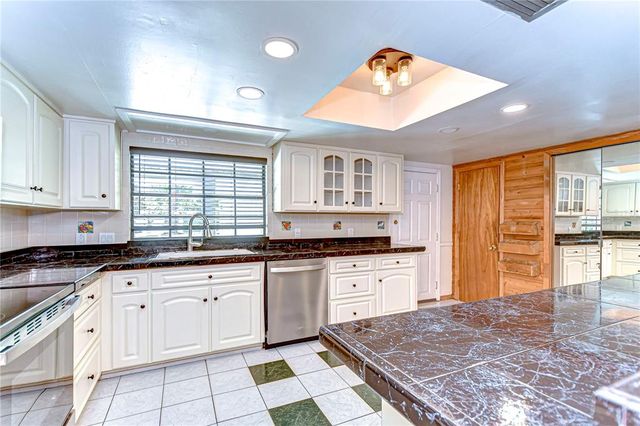 1120 COUNTRY LANE, Lutz, FL 33558