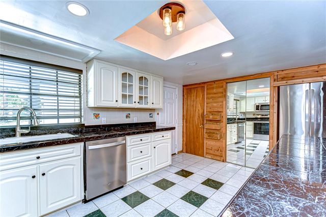 1120 COUNTRY LANE, Lutz, FL 33558