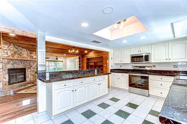 1120 COUNTRY LANE, Lutz, FL 33558