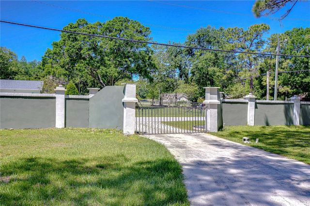 1120 COUNTRY LANE, Lutz, FL 33558