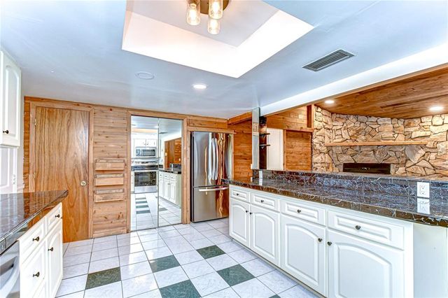1120 COUNTRY LANE, Lutz, FL 33558