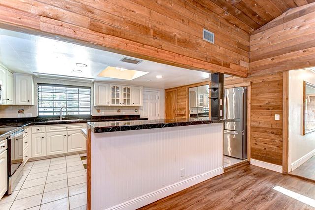 1120 COUNTRY LANE, Lutz, FL 33558