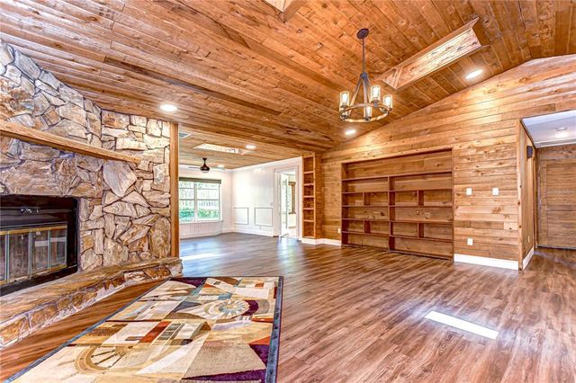 1120 COUNTRY LANE, Lutz, FL 33558