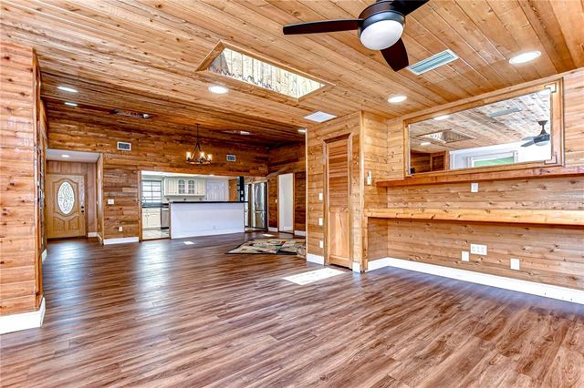 1120 COUNTRY LANE, Lutz, FL 33558