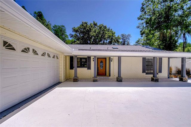 1120 COUNTRY LANE, Lutz, FL 33558