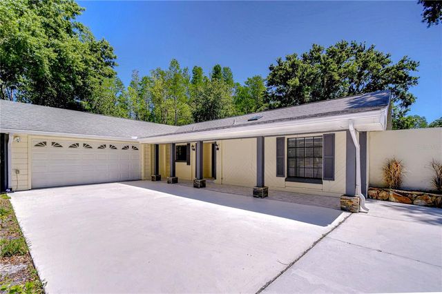 1120 COUNTRY LANE, Lutz, FL 33558