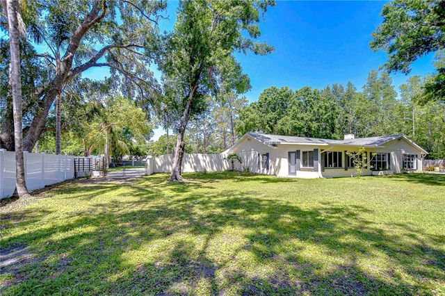 1120 COUNTRY LANE, Lutz, FL 33558