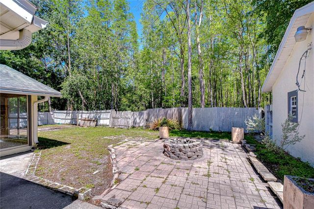 1120 COUNTRY LANE, Lutz, FL 33558