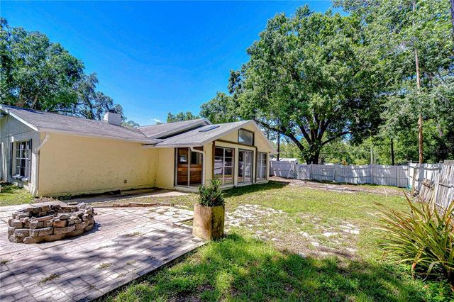 1120 COUNTRY LANE, Lutz, FL 33558