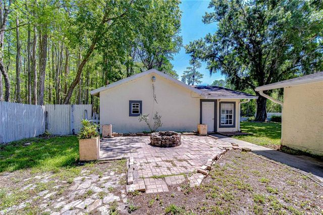 1120 COUNTRY LANE, Lutz, FL 33558