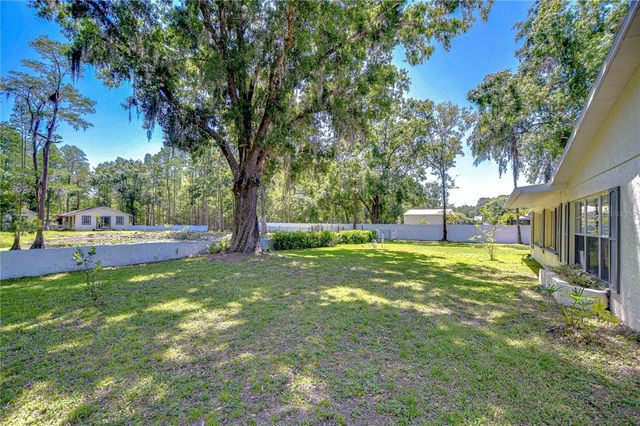 1120 COUNTRY LANE, Lutz, FL 33558