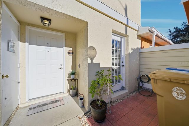 38 SILVER SWAN COURT, Kissimmee, FL 34743