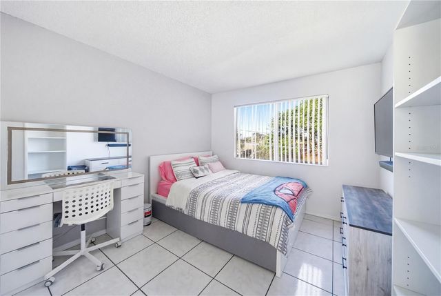 38 SILVER SWAN COURT, Kissimmee, FL 34743