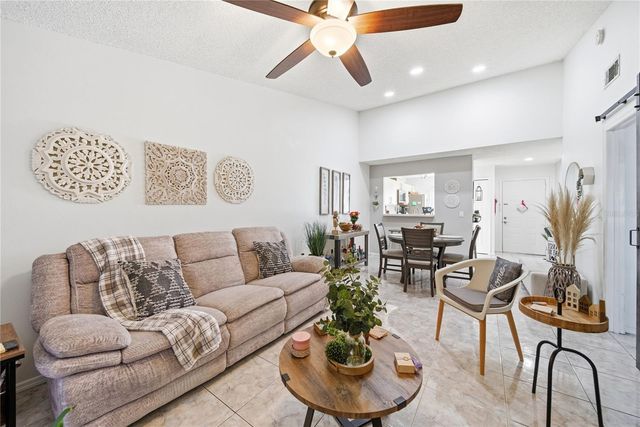 38 SILVER SWAN COURT, Kissimmee, FL 34743