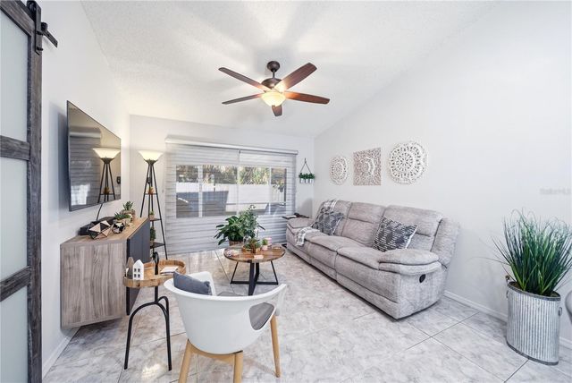 38 SILVER SWAN COURT, Kissimmee, FL 34743