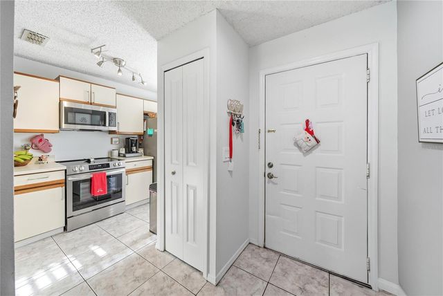 38 SILVER SWAN COURT, Kissimmee, FL 34743