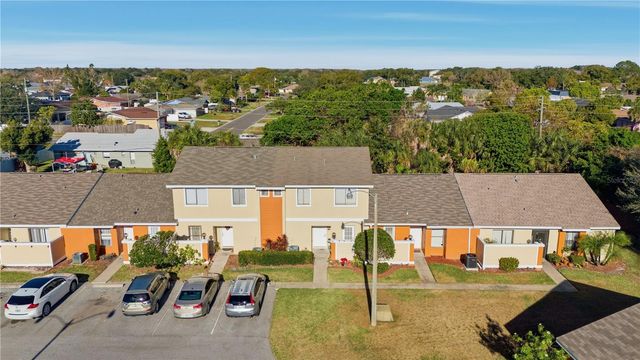 38 SILVER SWAN COURT, Kissimmee, FL 34743