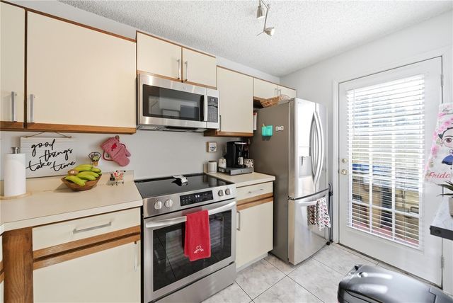 38 SILVER SWAN COURT, Kissimmee, FL 34743