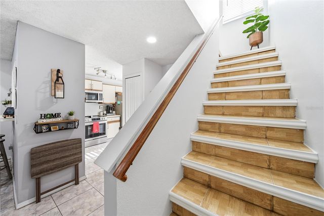 38 SILVER SWAN COURT, Kissimmee, FL 34743