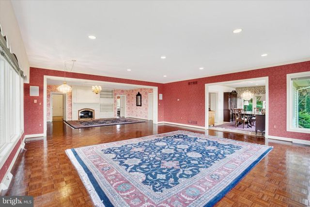 925 SUMMIT CIR N, York, PA 17403