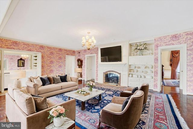 925 SUMMIT CIR N, York, PA 17403