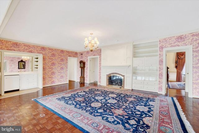 925 SUMMIT CIR N, York, PA 17403