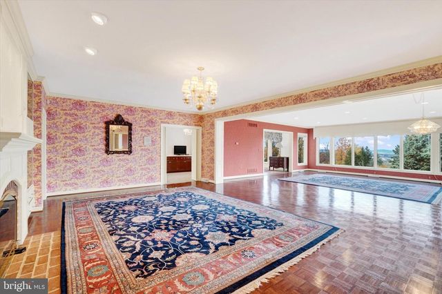 925 SUMMIT CIR N, York, PA 17403