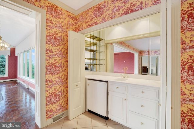 925 SUMMIT CIR N, York, PA 17403