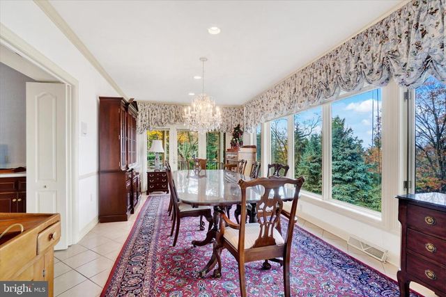 925 SUMMIT CIR N, York, PA 17403