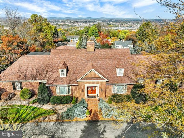 925 SUMMIT CIR N, York, PA 17403