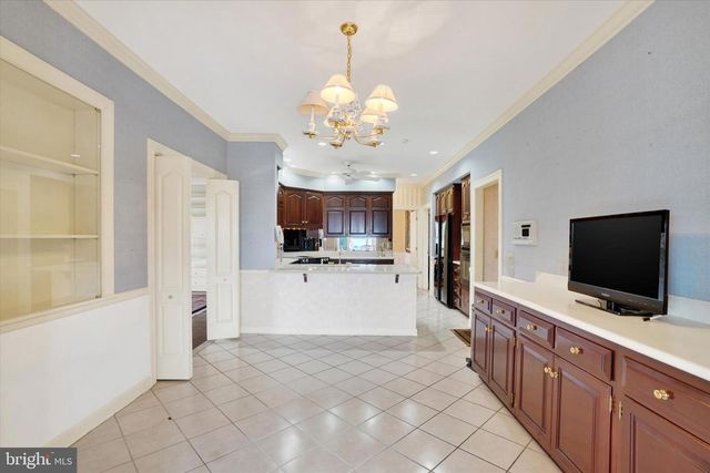 925 SUMMIT CIR N, York, PA 17403