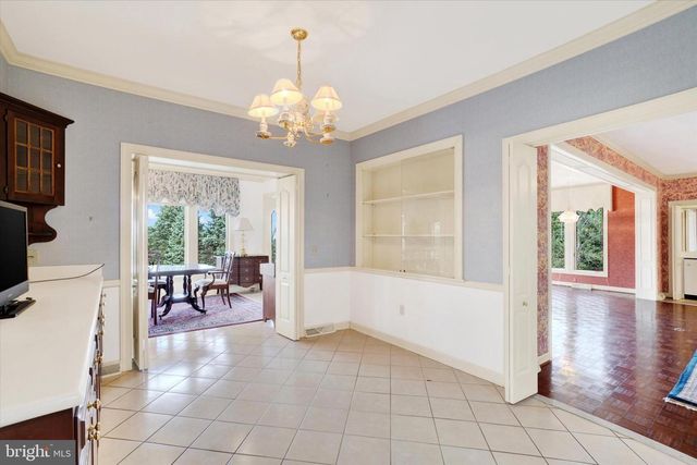 925 SUMMIT CIR N, York, PA 17403