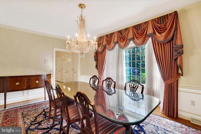 925 SUMMIT CIR N, York, PA 17403