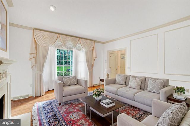 925 SUMMIT CIR N, York, PA 17403