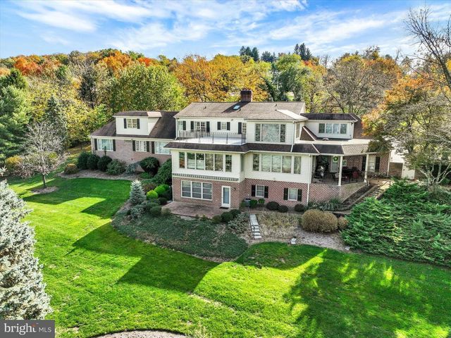 925 SUMMIT CIR N, York, PA 17403