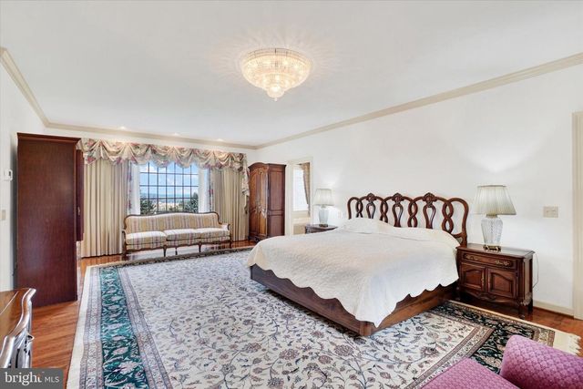 925 SUMMIT CIR N, York, PA 17403