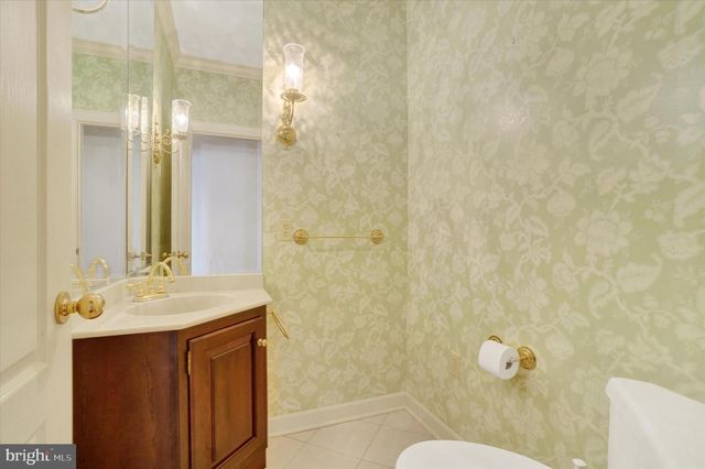 925 SUMMIT CIR N, York, PA 17403