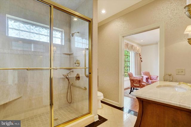 925 SUMMIT CIR N, York, PA 17403