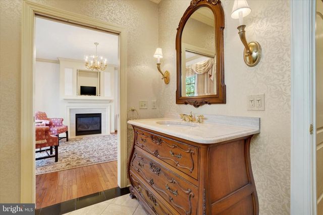 925 SUMMIT CIR N, York, PA 17403