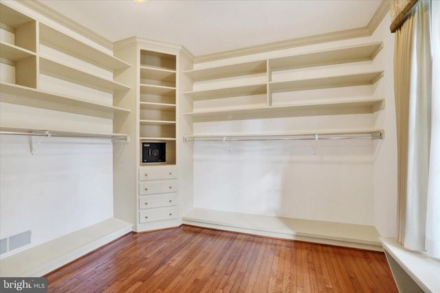 925 SUMMIT CIR N, York, PA 17403