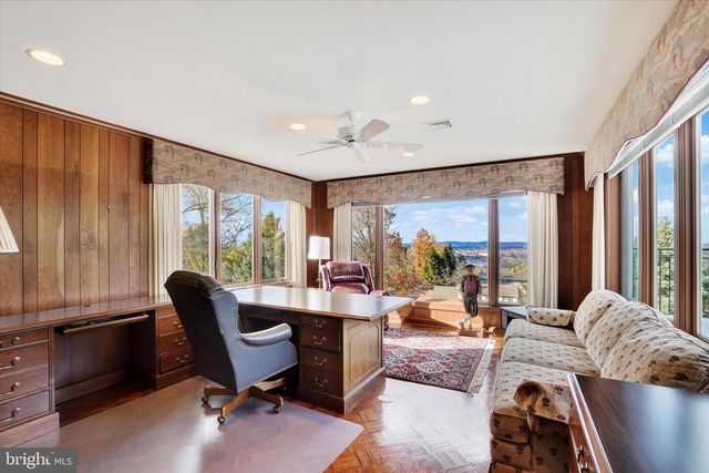 925 SUMMIT CIR N, York, PA 17403