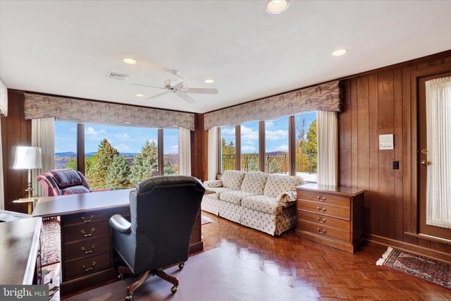 925 SUMMIT CIR N, York, PA 17403