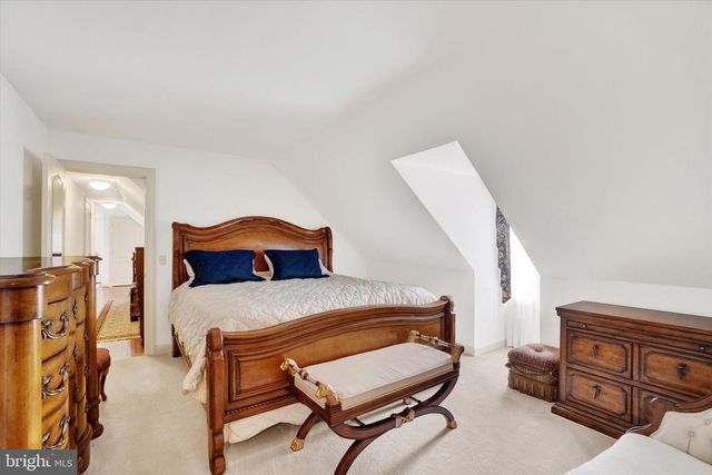 925 SUMMIT CIR N, York, PA 17403