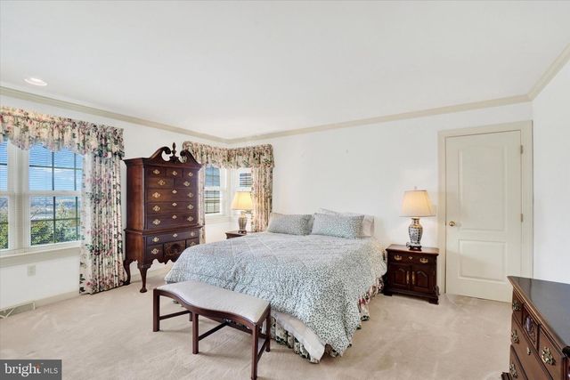 925 SUMMIT CIR N, York, PA 17403